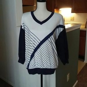 🌈 3/$10 SALE Vintage Long Sleeve V Neck Tee